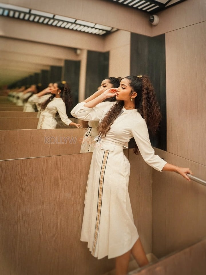 Beautiful Anupama Parameswaran in a White Dress Photoshoot Pictures 05