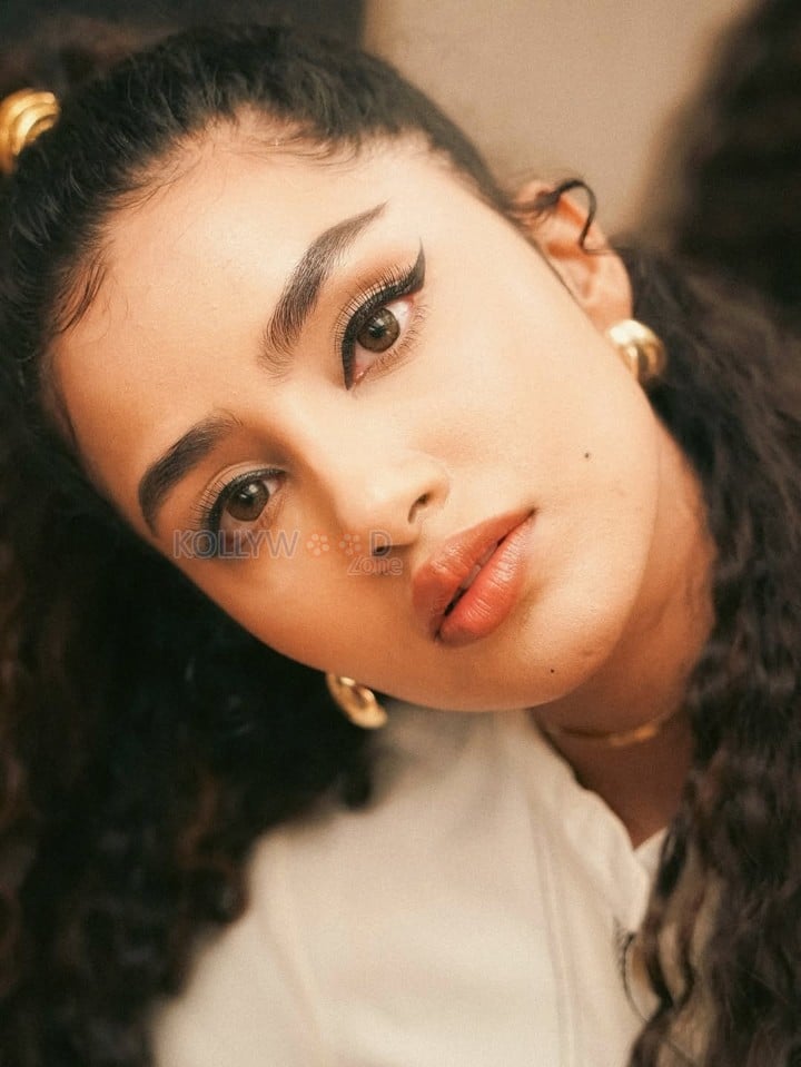 Beautiful Anupama Parameswaran in a White Dress Photoshoot Pictures 07