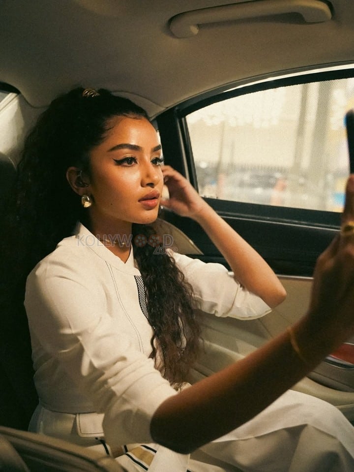 Beautiful Anupama Parameswaran in a White Dress Photoshoot Pictures 08