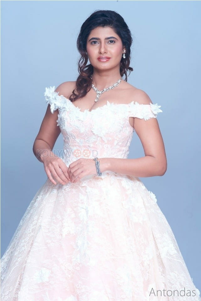 Beautiful Ashima Narwal Photoshoot Stills