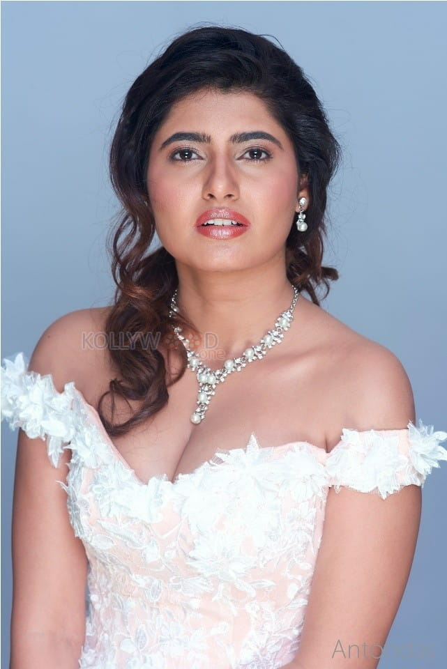 Beautiful Ashima Narwal Photoshoot Stills