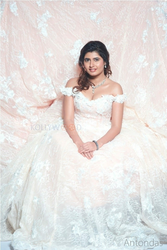 Beautiful Ashima Narwal Photoshoot Stills