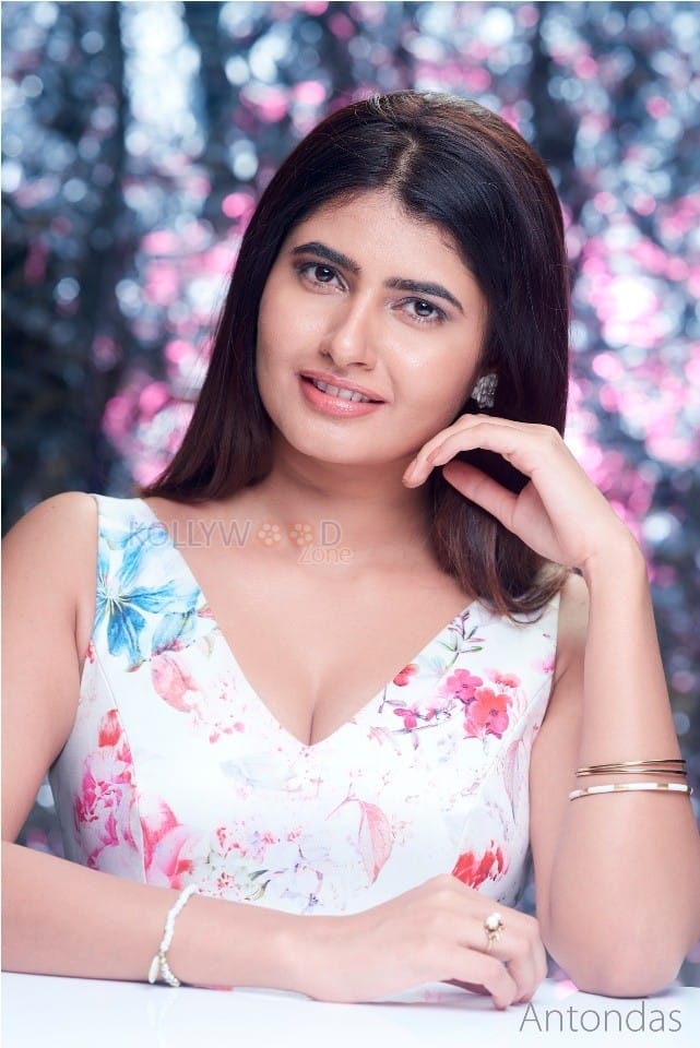 Beautiful Ashima Narwal Photoshoot Stills