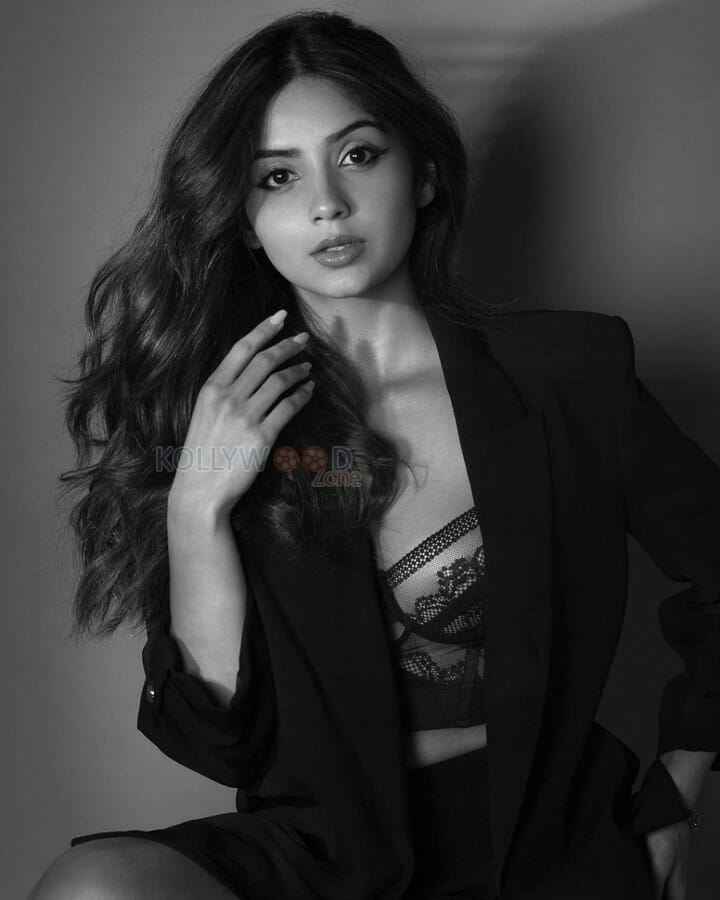 Beautiful Kashmira Pardesi Black and White Photoshoot Stills 02