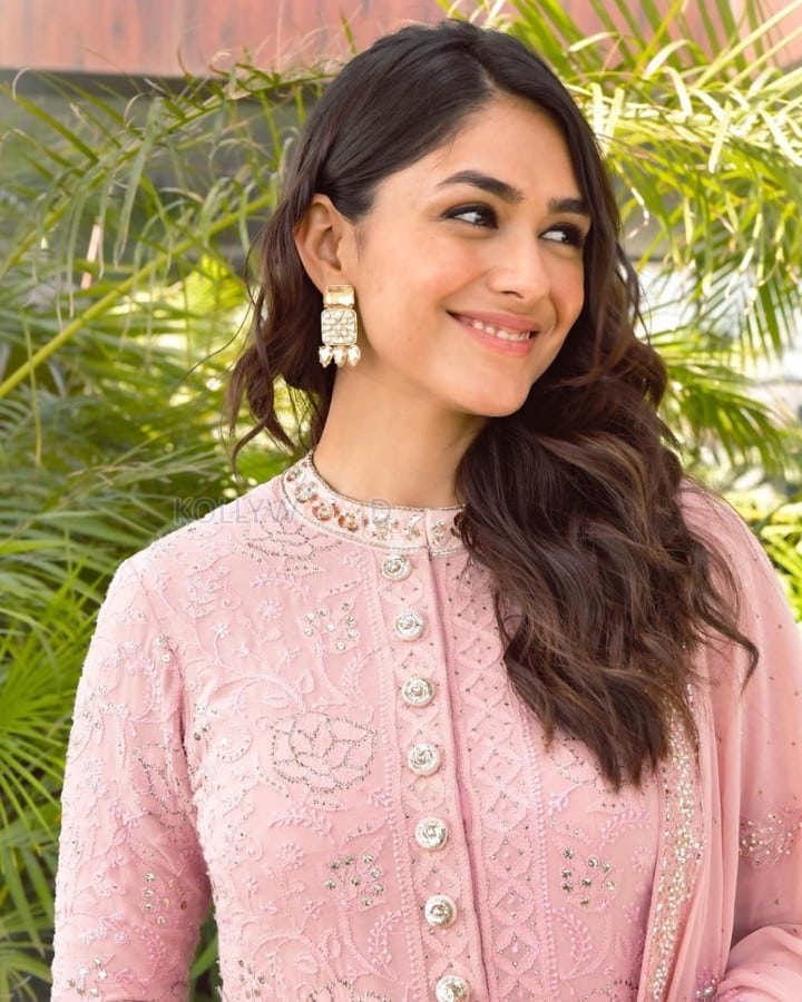 Beautiful Mrunal Thakur in a Pink Shahara Set Photos 01