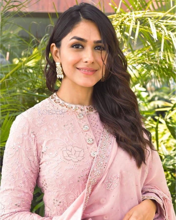 Beautiful Mrunal Thakur in a Pink Shahara Set Photos 02