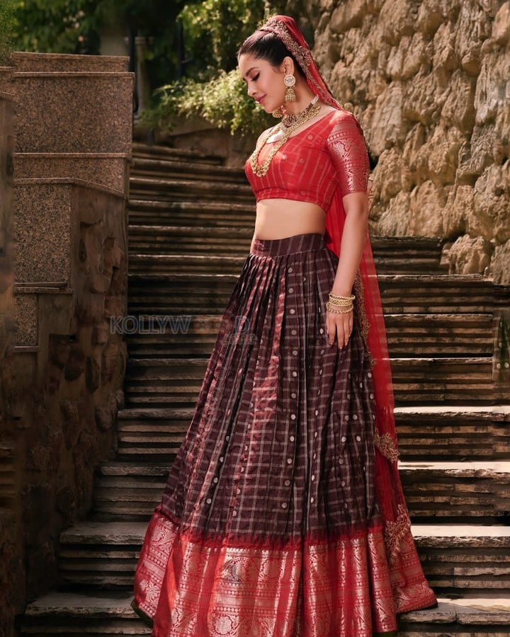 Beautiful Sexy Doll Nabha Natesh in a Traditional Lehenga and Blouse Photos 07