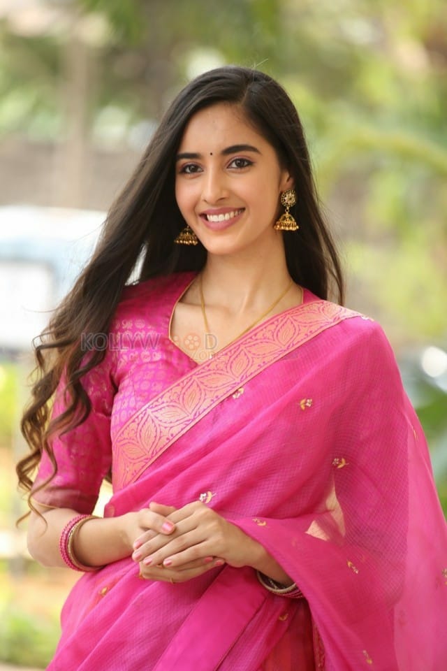 Beautiful Simrat Kaur Saree Pictures