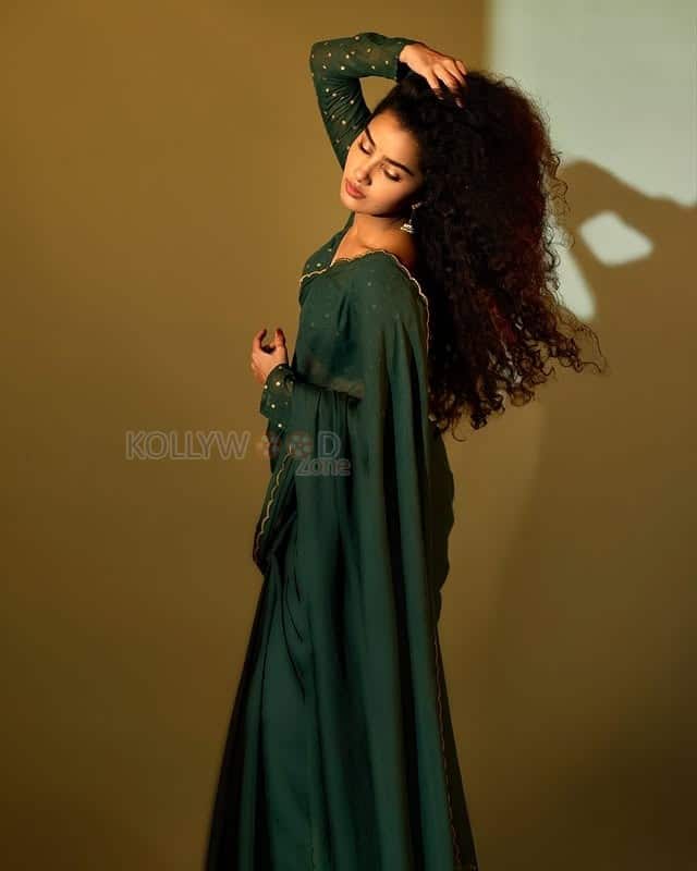 Beautifully Gorgeous Anupama Parameswaran in a Green Saree with Sheer Full Sleeve Blouse Photos 06