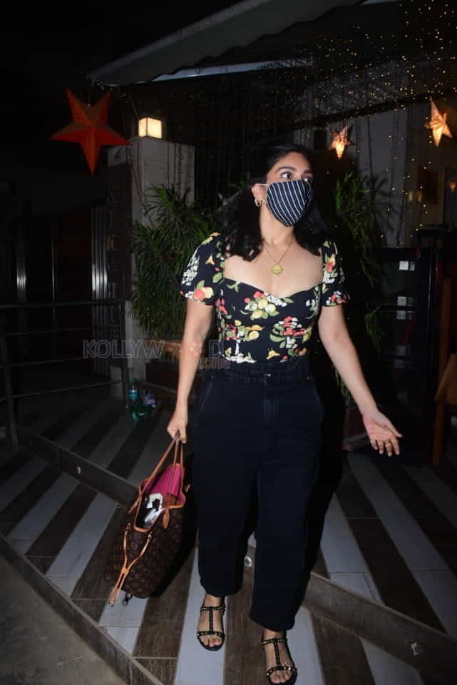 Bhumi Pednekar Spotted At Tori In Bandra Pictures