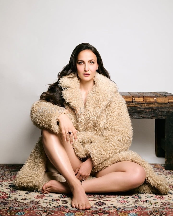 Bold Elli Avrram in a Beige Overcoat Photoshoot Pictures 02