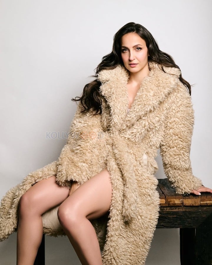 Bold Elli Avrram in a Beige Overcoat Photoshoot Pictures 04