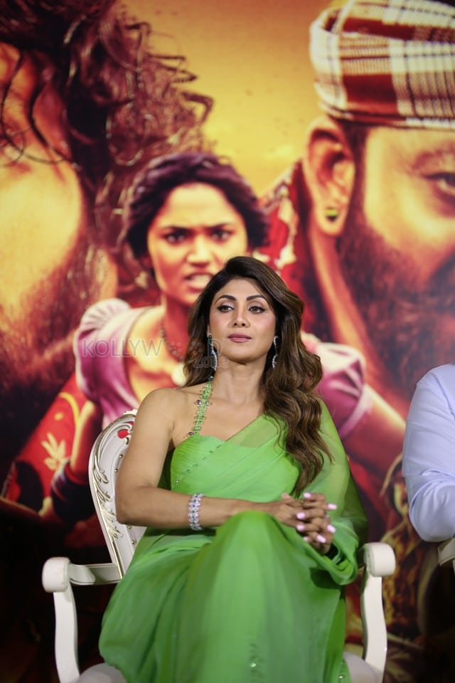 Bollywood Actress Shilpa Shetty at KD The Devil Teaser Launch Event Photos 38