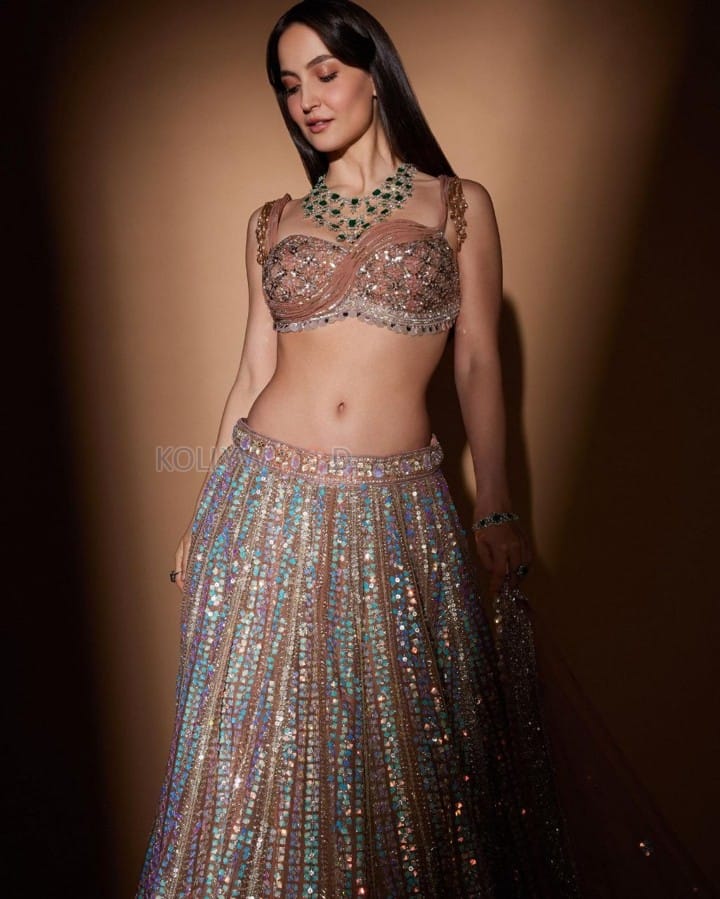 Breathtaking Elli Avrram Cleavage in a Traditional Lehenga Photoshoot Pictures 10