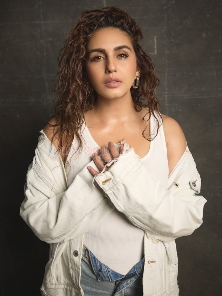 Casual Beauty Huma Qureshi in a White Tank Top and Oversized Denim Jacket Pictures 04