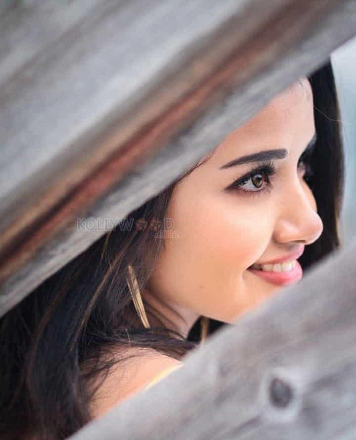 Cute Actress Anupama Parameswaran Photos