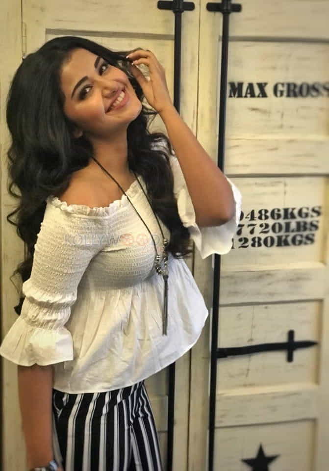 Cute Actress Anupama Parameswaran Photos