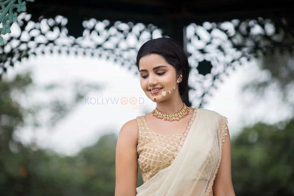 Cute Actress Anupama Parameswaran Photos