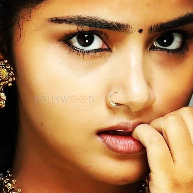 Cute Anupama Parameswaran Photos