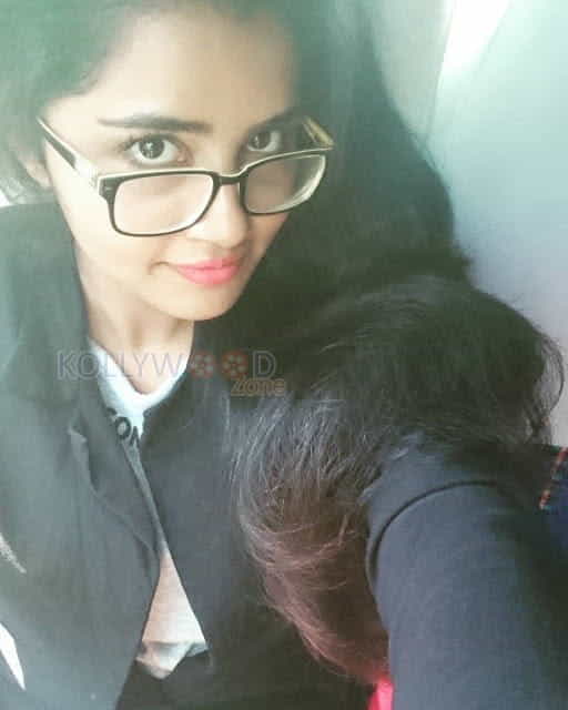 Cute Anupama Parameswaran Photos