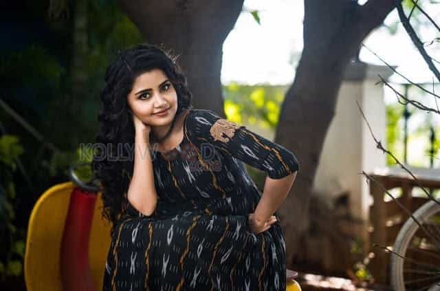 Cute Anupama Parameswaran Photos