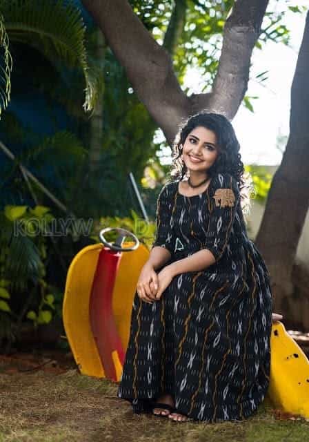 Cute Anupama Parameswaran Photos