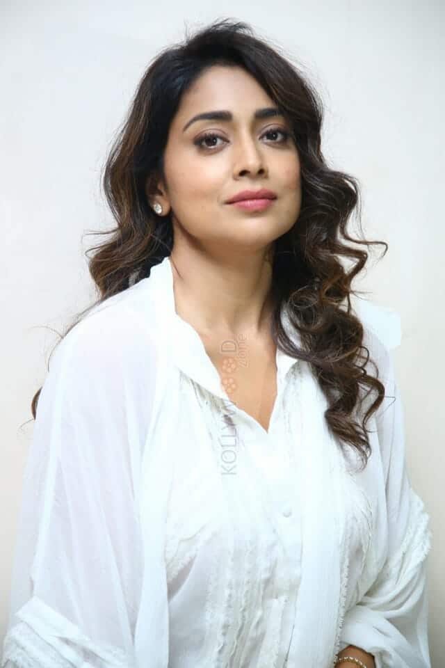 Cute Shriya Saran at Gamanam Success Meet Event Photos 02