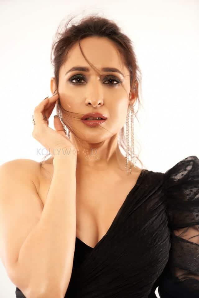 Desirable Pragya Jaiswal Photoshoot Photos 02