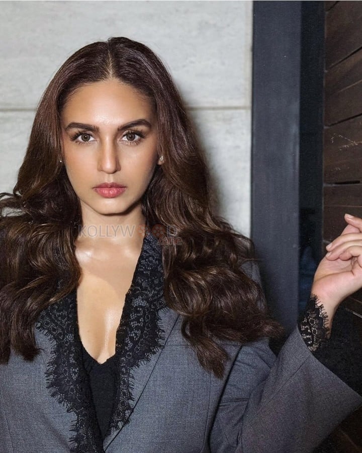 Dream Girl Huma Qureshi in an Oversized Grey Blazer with a Lace Bodysuit Pictures 03