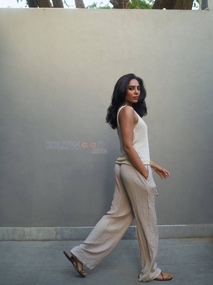 Effortless Beauty Sobhita Dhulipala Chic Pictures 04