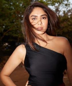 Mrunal Thakur