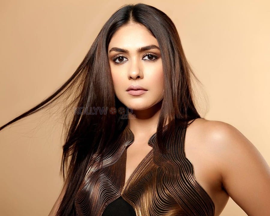 Glamour Beauty Mrunal Thakur in a Black and Gold Dress Photos 01