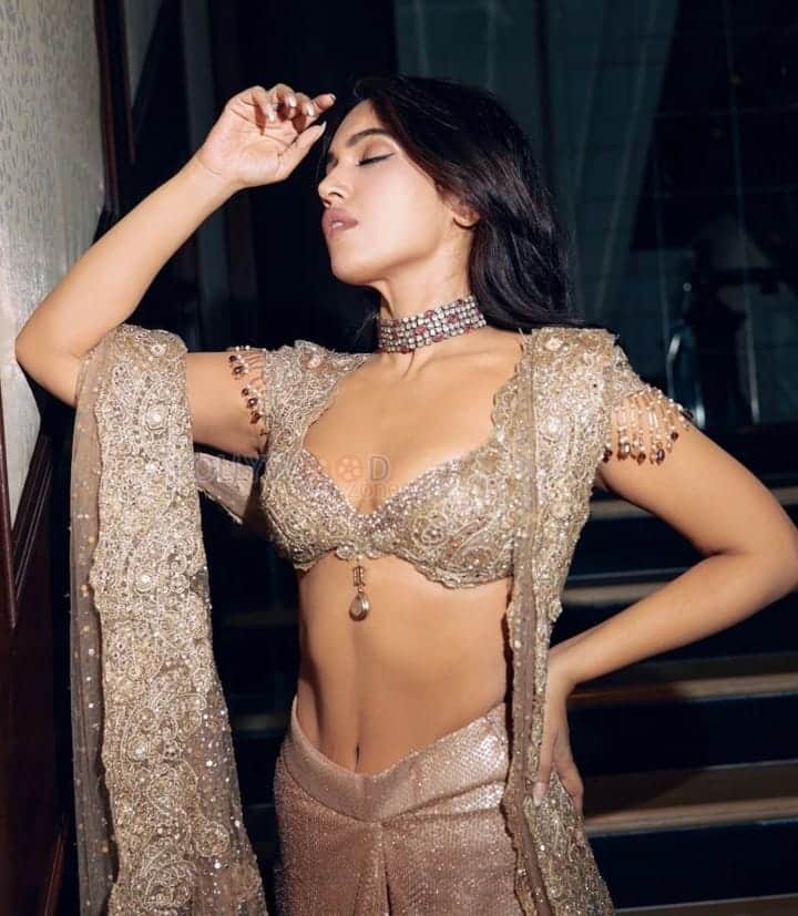 Goddess Bhumi Pednekar in Sexy Bralette Blouse With Low Pleated Skirt and Dupatta Photos 02