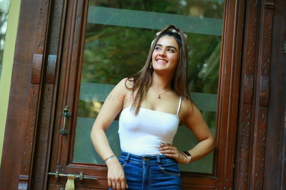 Gorgeous Diva Kavya Thapar Photoshoot Stills