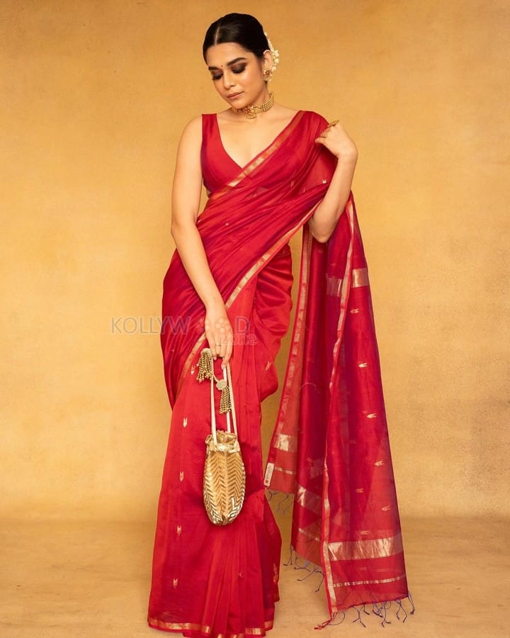 Gorgeous Mithila Palkar in a Red Silk Saree with Sleeveless Blouse Pictures 04