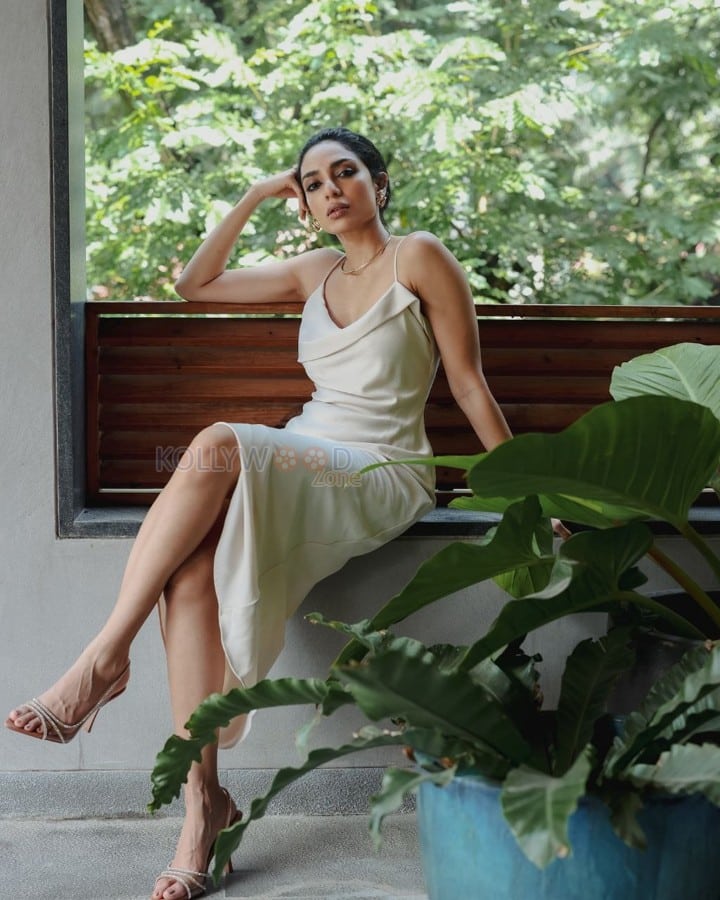 Gorgeous Sobhita Dhulipala in a Cream Backless Slip Dress Pictures 03