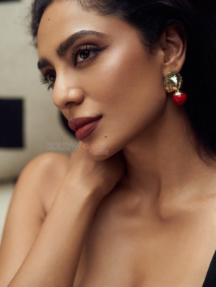 Gorgeous Sobhita Dulipala in a Black Zara Floral Stretch Midi Dress Pictures 02