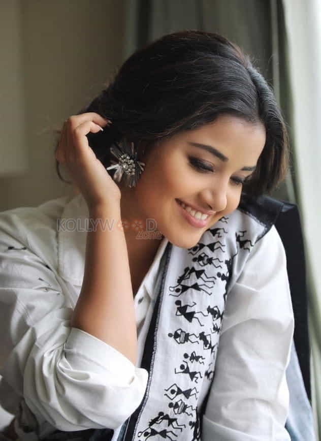 Hello Guru Prema Kosame Heroine Anupama Parameswaran Photos