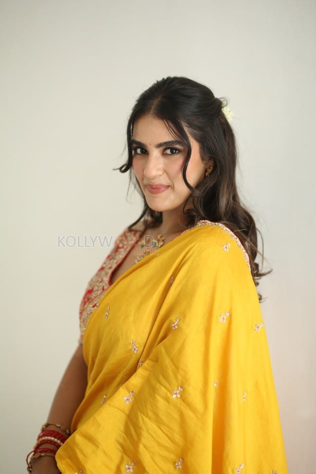 Heroine Kavya Thapar at Viswam Movie Interview Photos 06