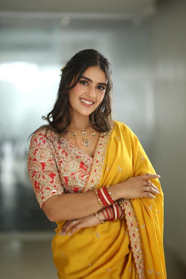 Heroine Kavya Thapar at Viswam Movie Interview Photos 32