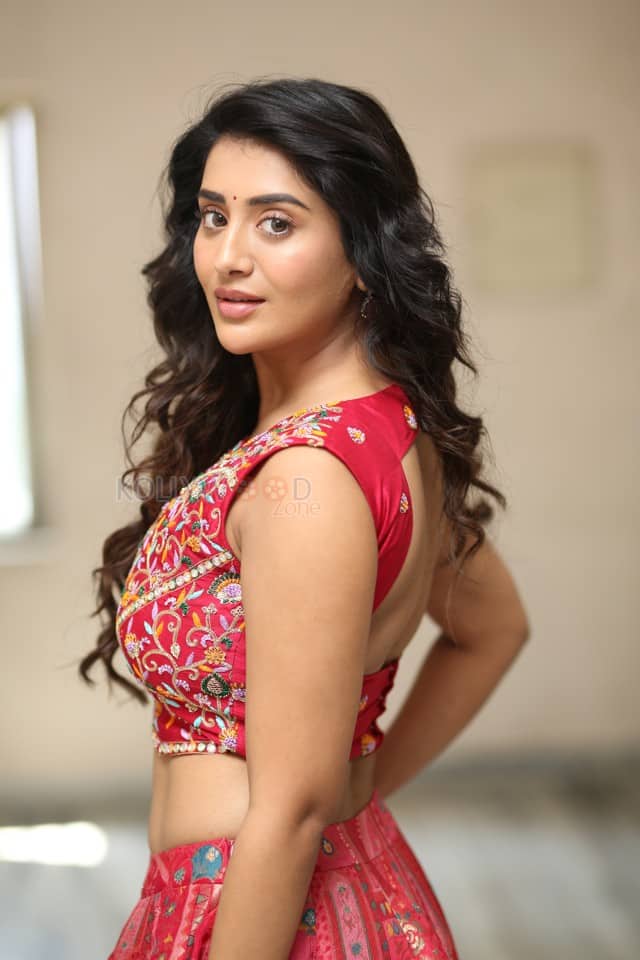 Heroine Rashi Singh at Paanch Minar Press Meet Photos 26