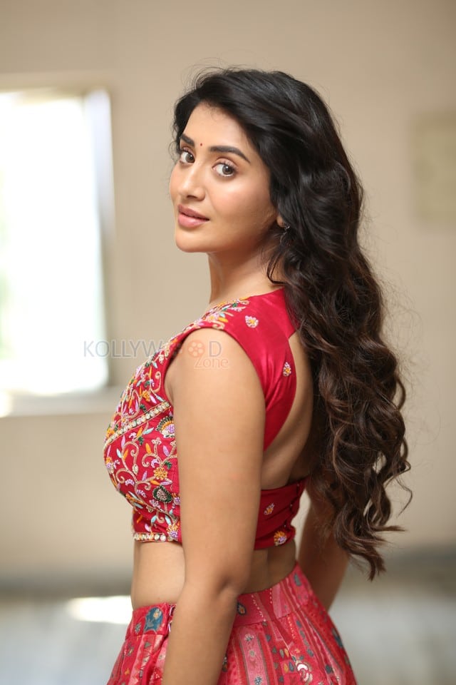 Heroine Rashi Singh at Paanch Minar Press Meet Photos 27