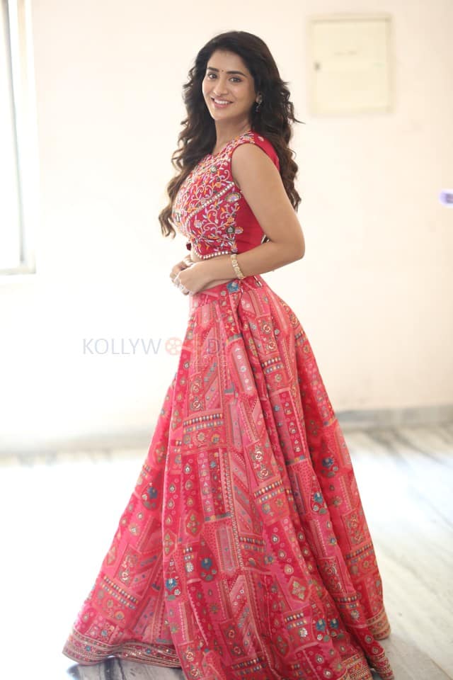 Heroine Rashi Singh at Paanch Minar Press Meet Photos 33