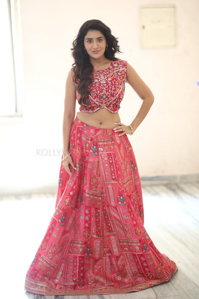 Heroine Rashi Singh at Paanch Minar Press Meet Photos 35