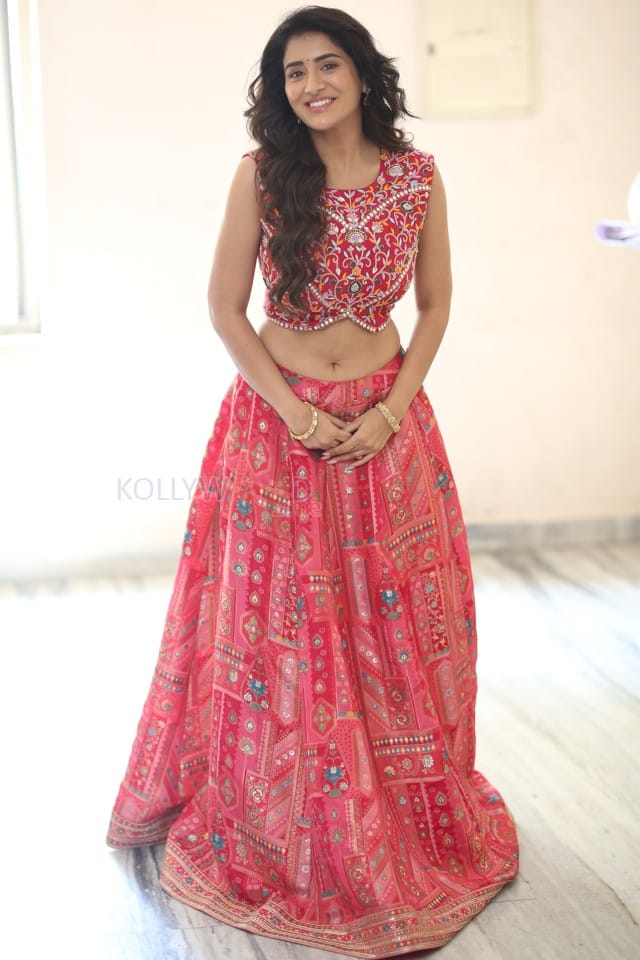 Heroine Rashi Singh at Paanch Minar Press Meet Photos 36