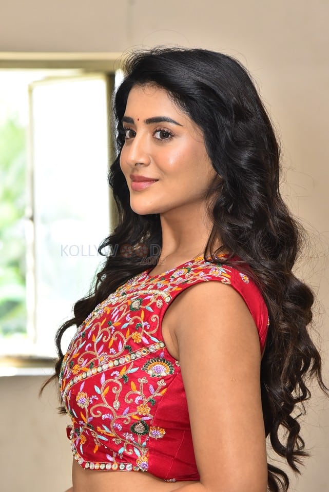 Heroine Rashi Singh at Paanch Minar Press Meet Photos 50