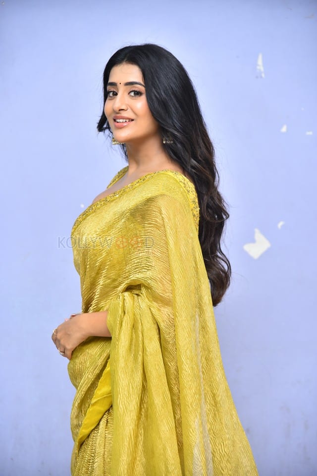 Heroine Rashi Singh at Raju Gani Saval Movie Press Meet Pictures 22