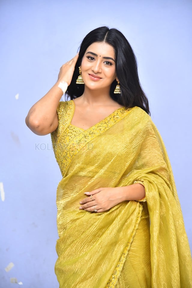 Heroine Rashi Singh at Raju Gani Saval Movie Press Meet Pictures 26