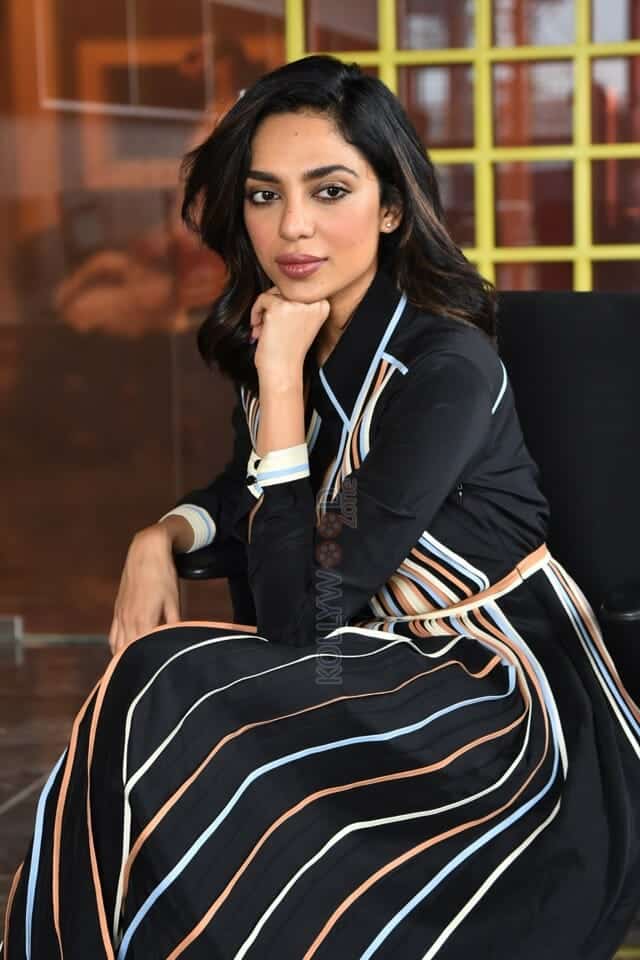 Heroine Sobhita Dhulipala at Major Movie Interview Photos 07