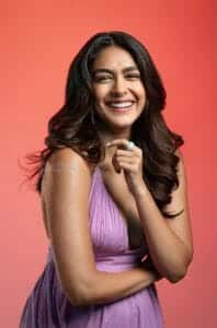 Hi Nanna Actress Mrunal Thakur Pictures 02 (237706) | Kollywood Zone